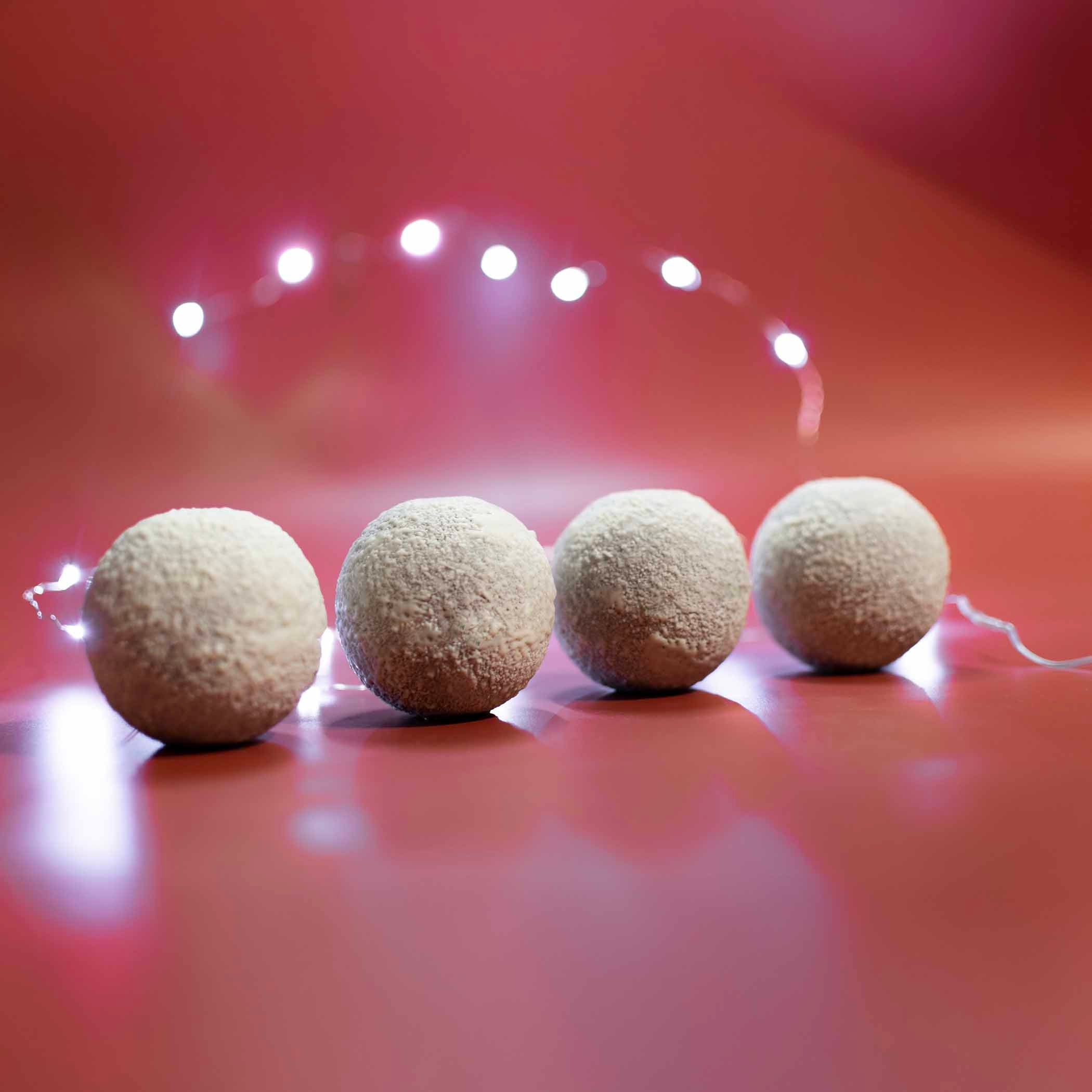 Velvet Crisp-Filled Snowballs