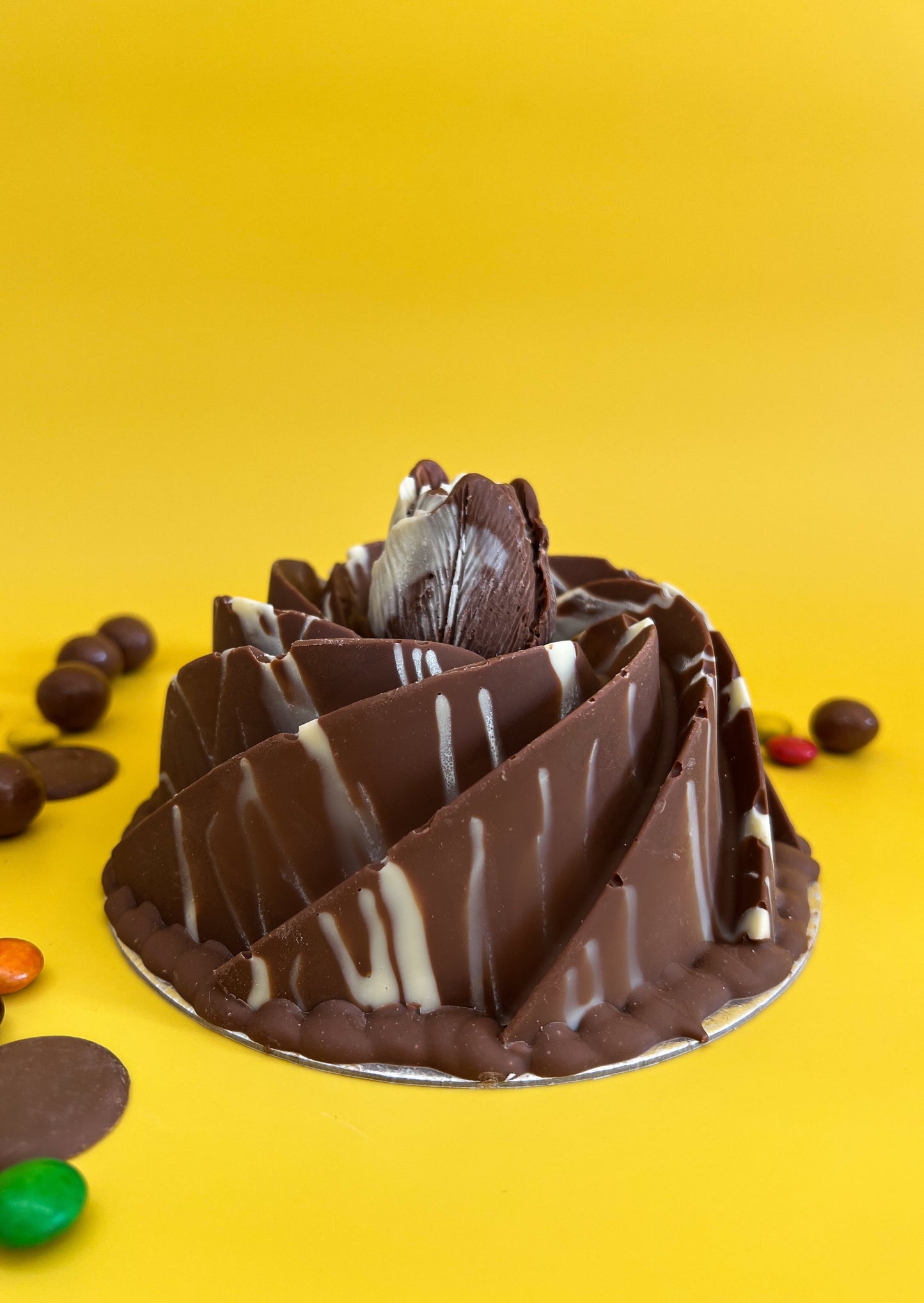 Twisted Bliss: Spiral Chocolate Tulip Cake